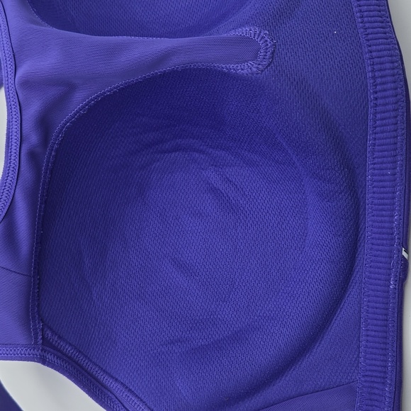 Victoria's Secret Blue Sports Bra Size 38C - Picture 9 of 9